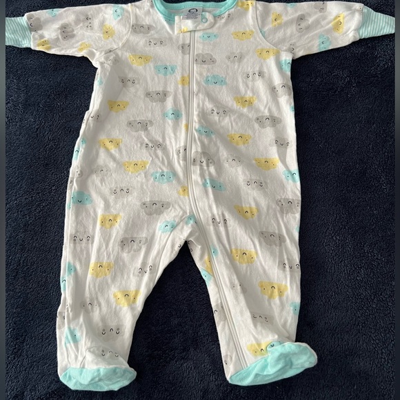 Unused Newborn Onesies and Glass Bottles - Picture 6 of 14